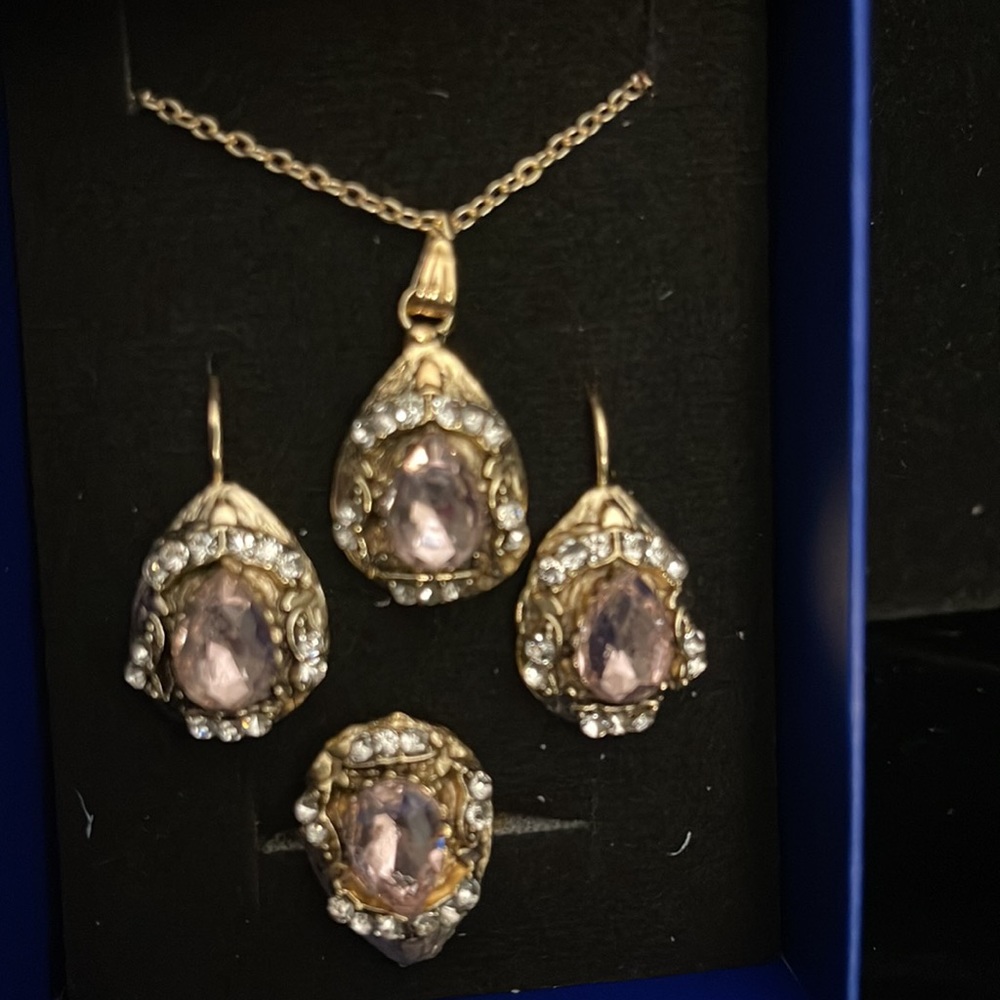 Jewelry Set - Picture 2 of 2